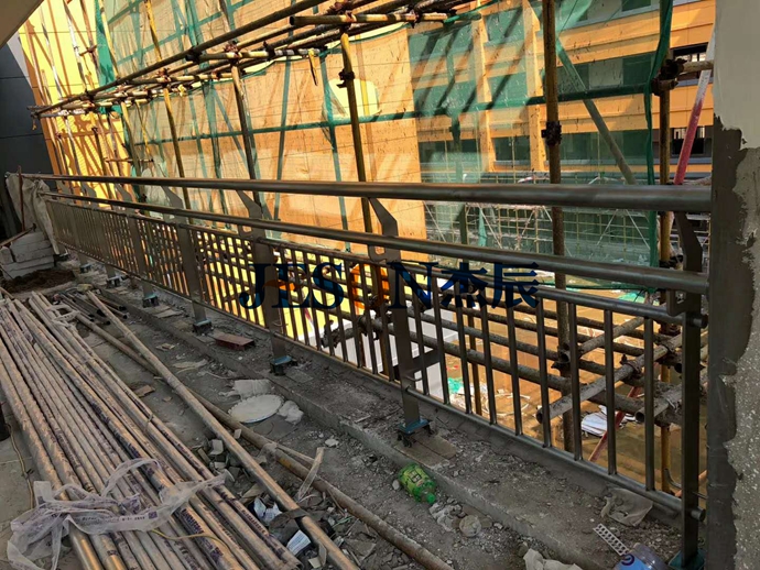 學(xué)校護(hù)欄，請(qǐng)認(rèn)準(zhǔn)杰辰五金！